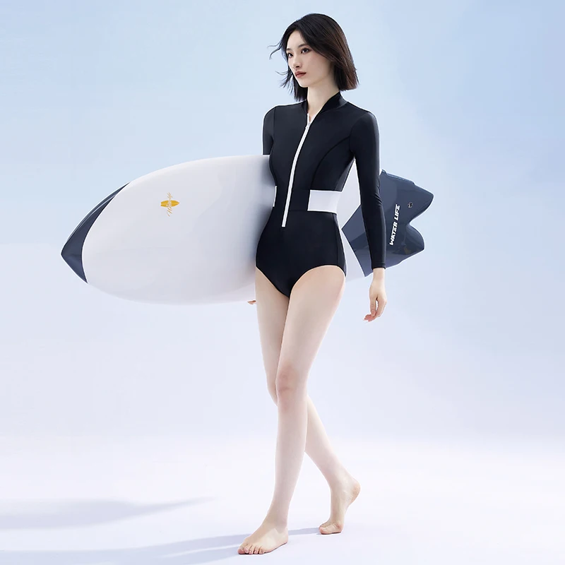 Слитный женский купальник с открытой спиной и длинным рукавом