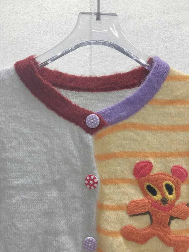 [ZOCI] Осенний новый стильный вязаный кардиган с контрастной вышивкой и мультяшным