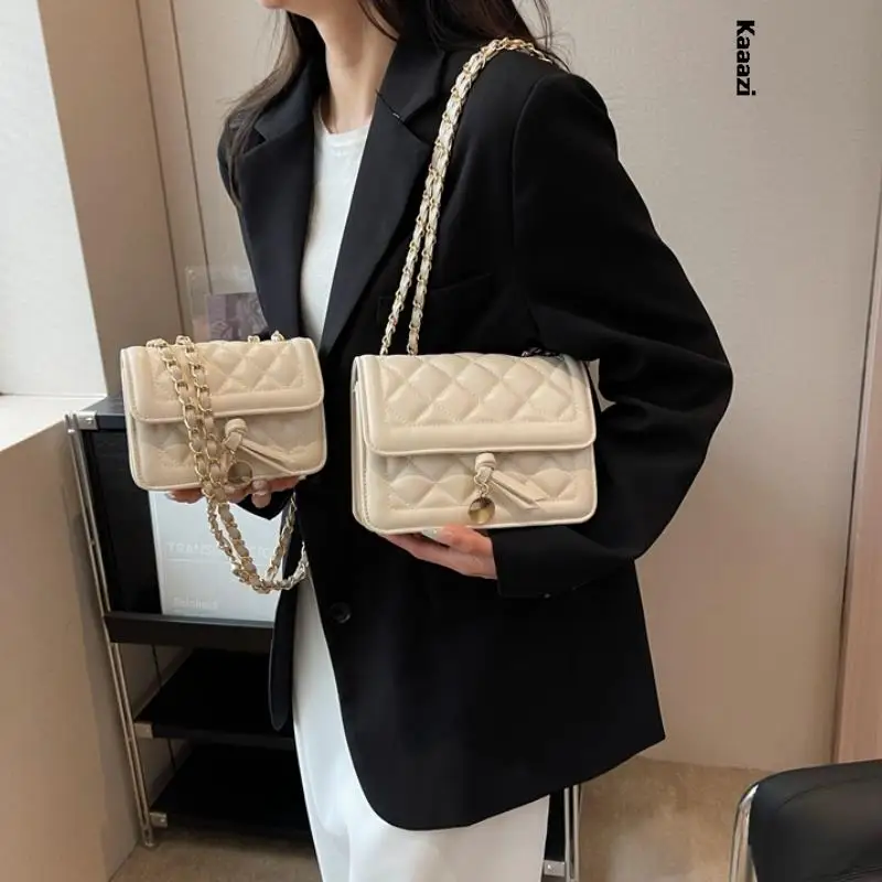 

Vintage White Shoulder Bag With Chain Crossbody Bags For Women 2023 Fashion Leather Purses And Handbags Luxury Designer Casuals