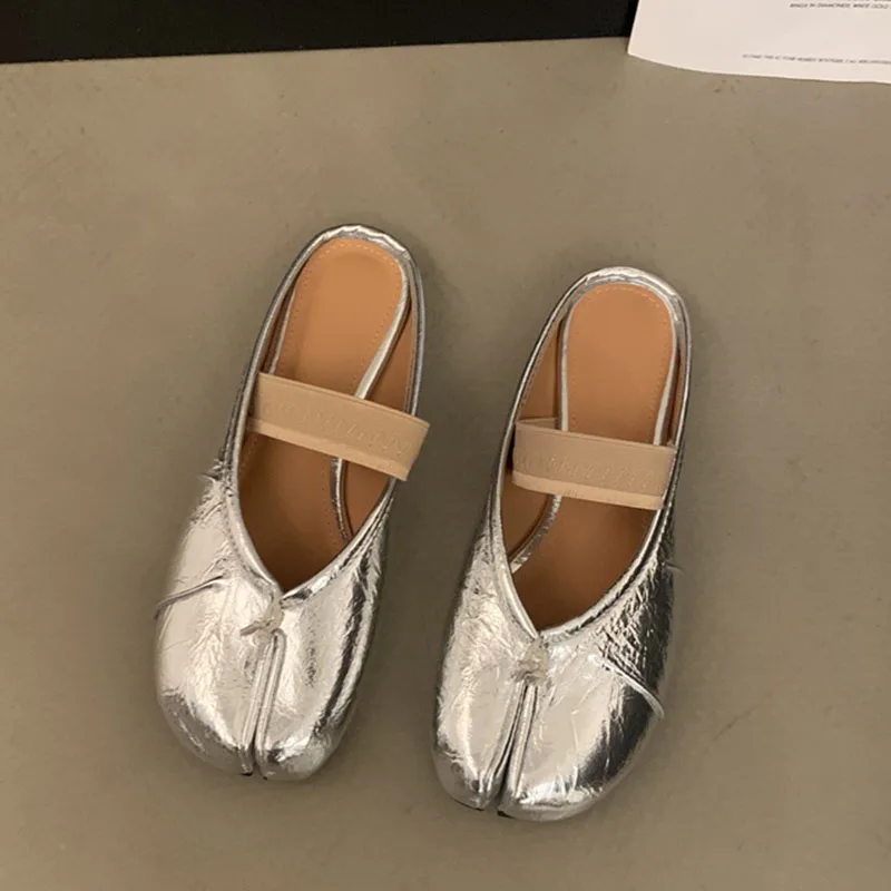 Женские туфли на плоской подошве с разрезом без застежки