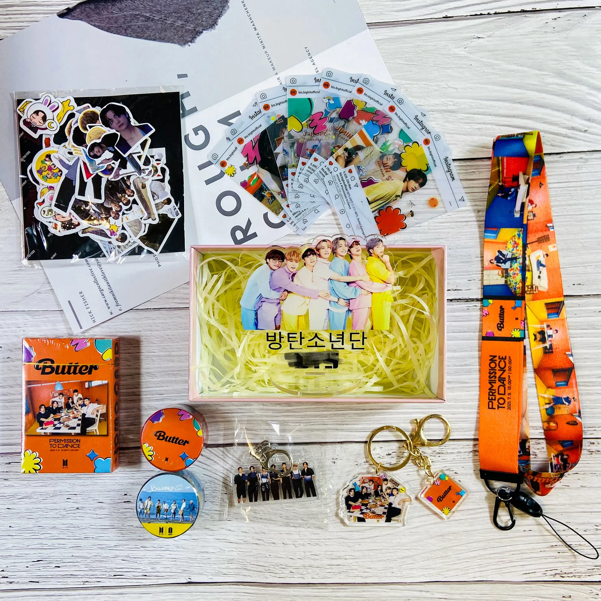 

New Arrivals Kpop Bangtan Boys Lomo Card Fans Gift Box Set Permission Dance Accessories Postcard Keyc Keychains Fans Gift
