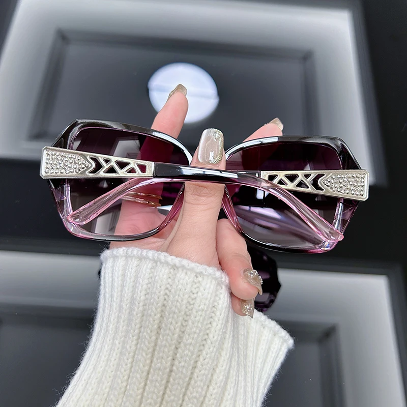 Очки солнцезащитные женские квадратные