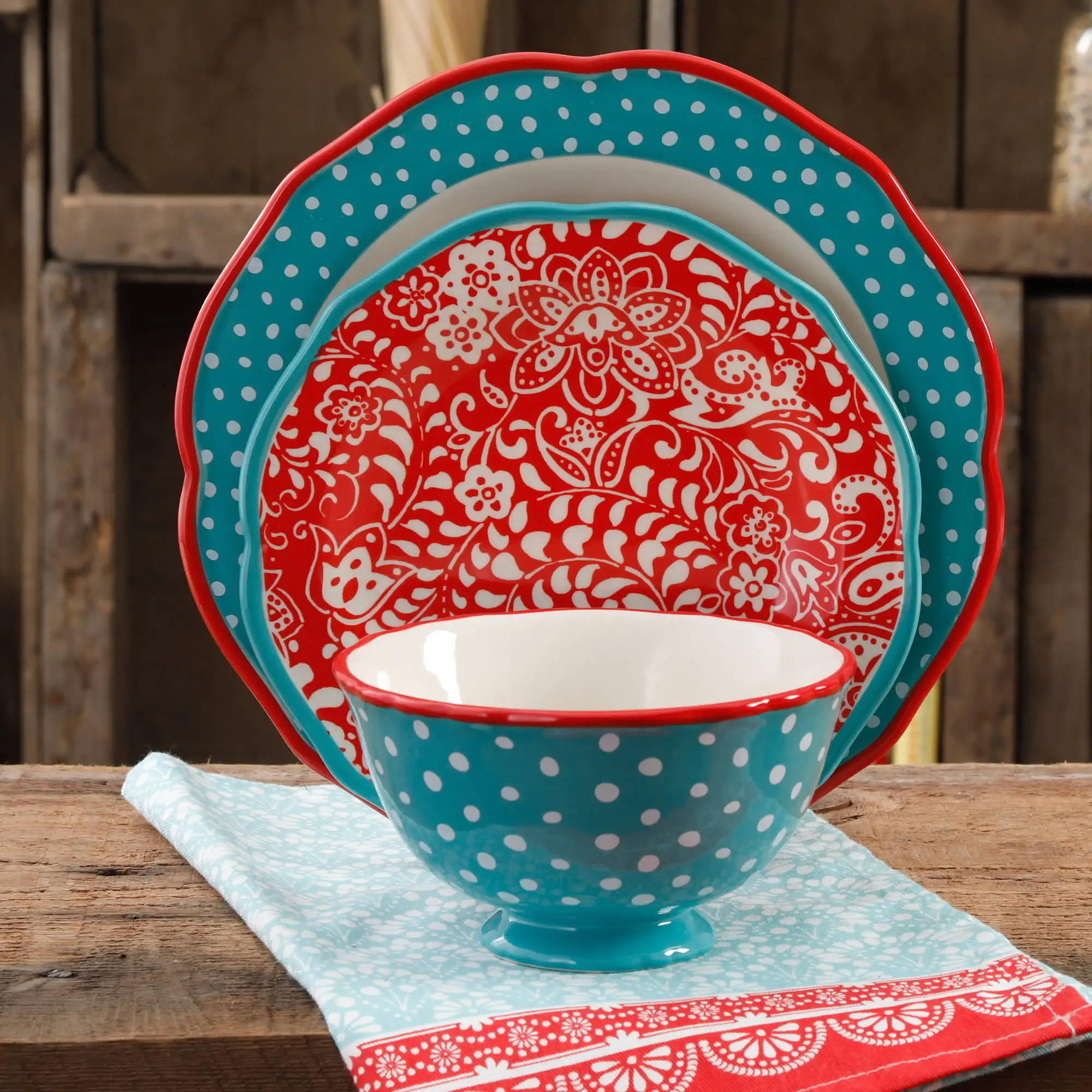 

The Pioneer Woman Traveling Vines 12-Piece Dinnerware Set