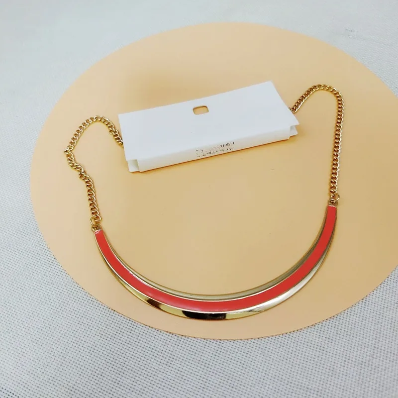 Модная сексуальная ретро-мода с коротким женским ожерельем, цепочка на ключицу, увеличенные аксессуары для уличной фотографии Модная сексуальная ретро-мода с коротким женским ожерельем, цепочка на ключицу, увеличенные аксессуары для уличной фотографии