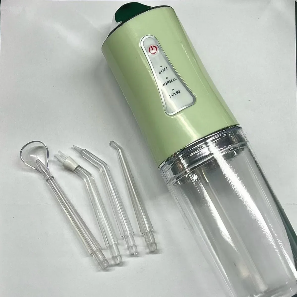 Ирригатор для полости рта с аккумулятором 4 наконечника 220 мл 3 режима IPX7