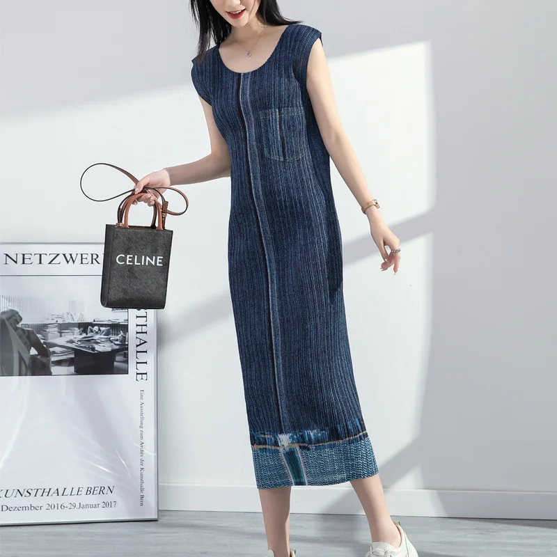 Платье женское джинсовое Плиссированное с круглым вырезом без рукавов |