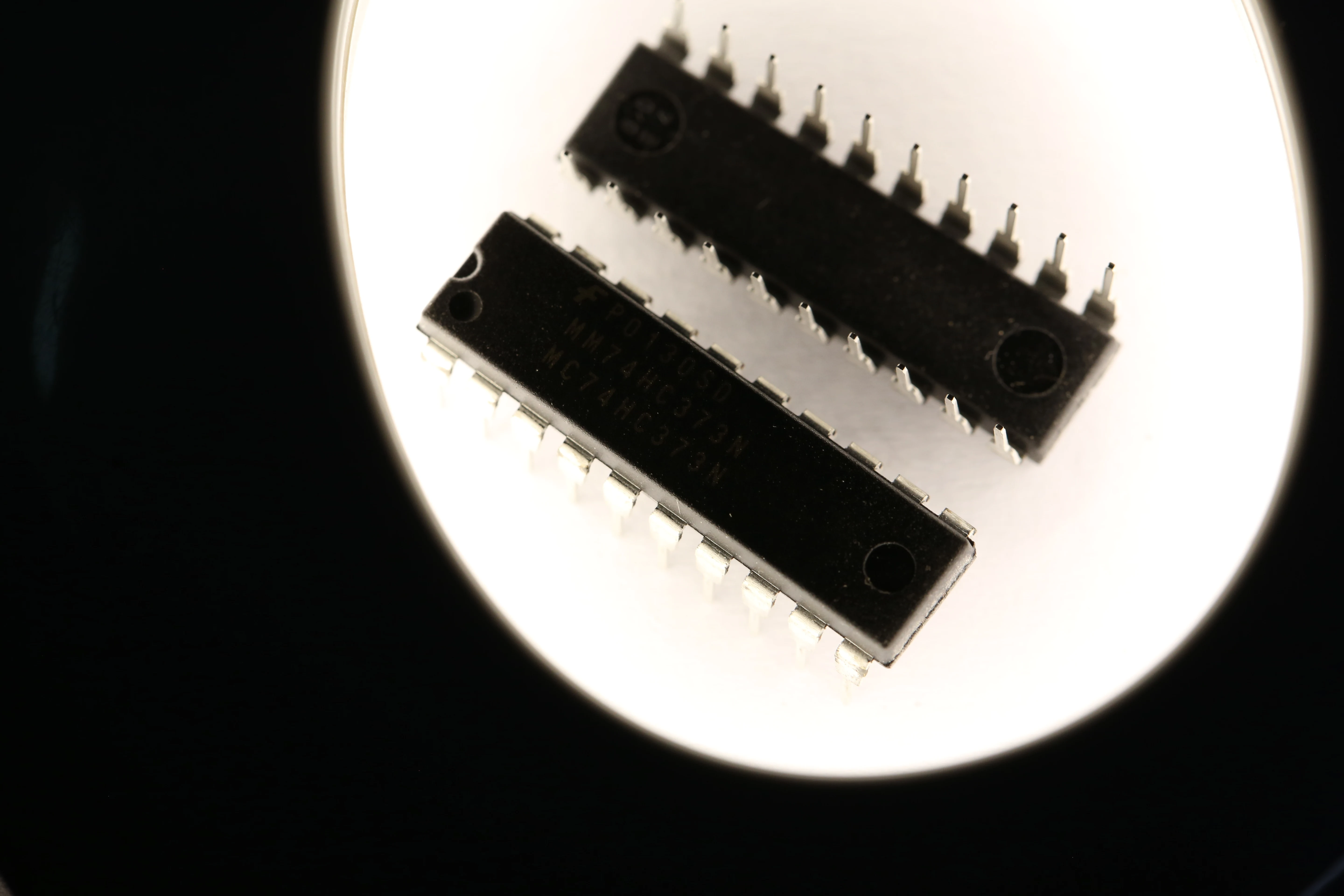 

100PCS P0130SD MM74HC373N MC74HC373N