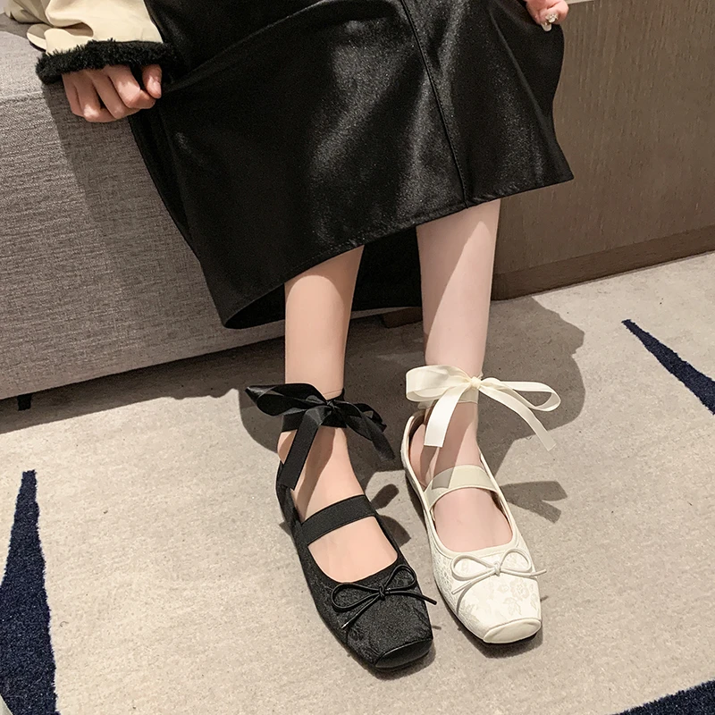 Балетки женские с перекрестными лямками элегантные модные туфли на плоской