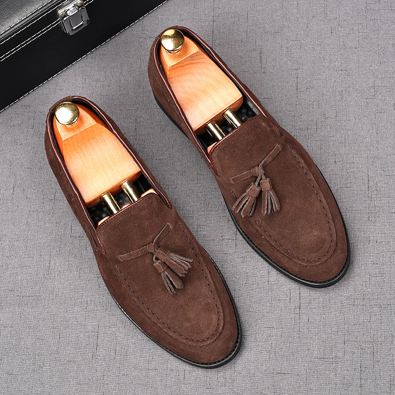 Модная замшевая мужская обувь с кисточками для отдыха мягкие мокасины в