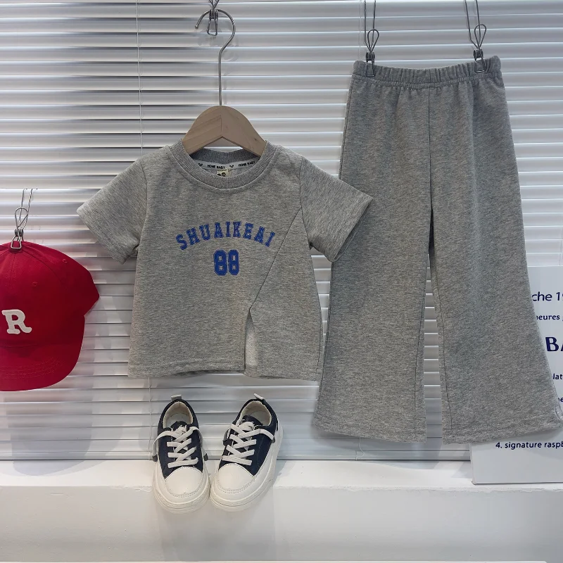 

Детский комплект из 2 предметов, футболка с коротким рукавом и штаны с разрезом, в Корейском стиле, серого цвета, на лето, 2023