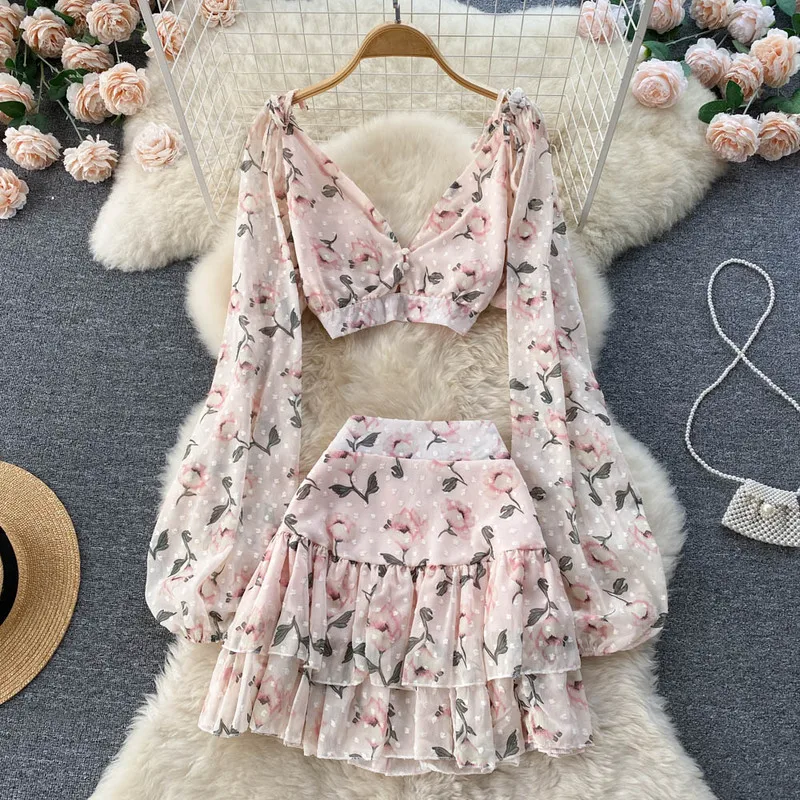 

2022 Summer Chiffon Print Boho Beach Holiday Two Piece Set Women Sexy Backless Crop Top + Layer Ruffle Mini Skirt Suit Outfits