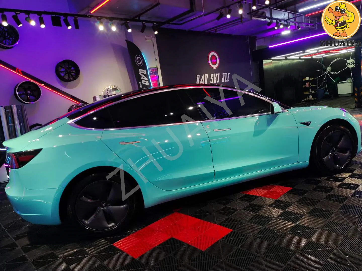 Рисунок 3 - Высококачественные автомобильные наклейки из ТПУ