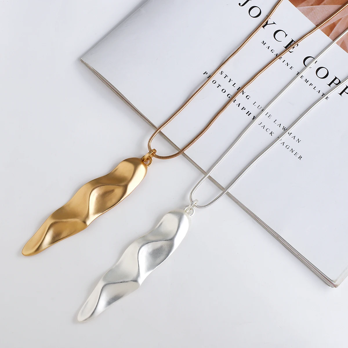 

Amorcome Trendy Snake Bone Chain Necklace Women Long Geometric Leaf Pendant Necklaces Friendship Party Jewelry