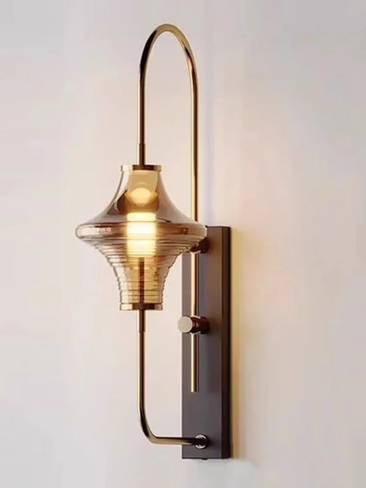 Минималистичный стеклянный настенный светильник LASHA |