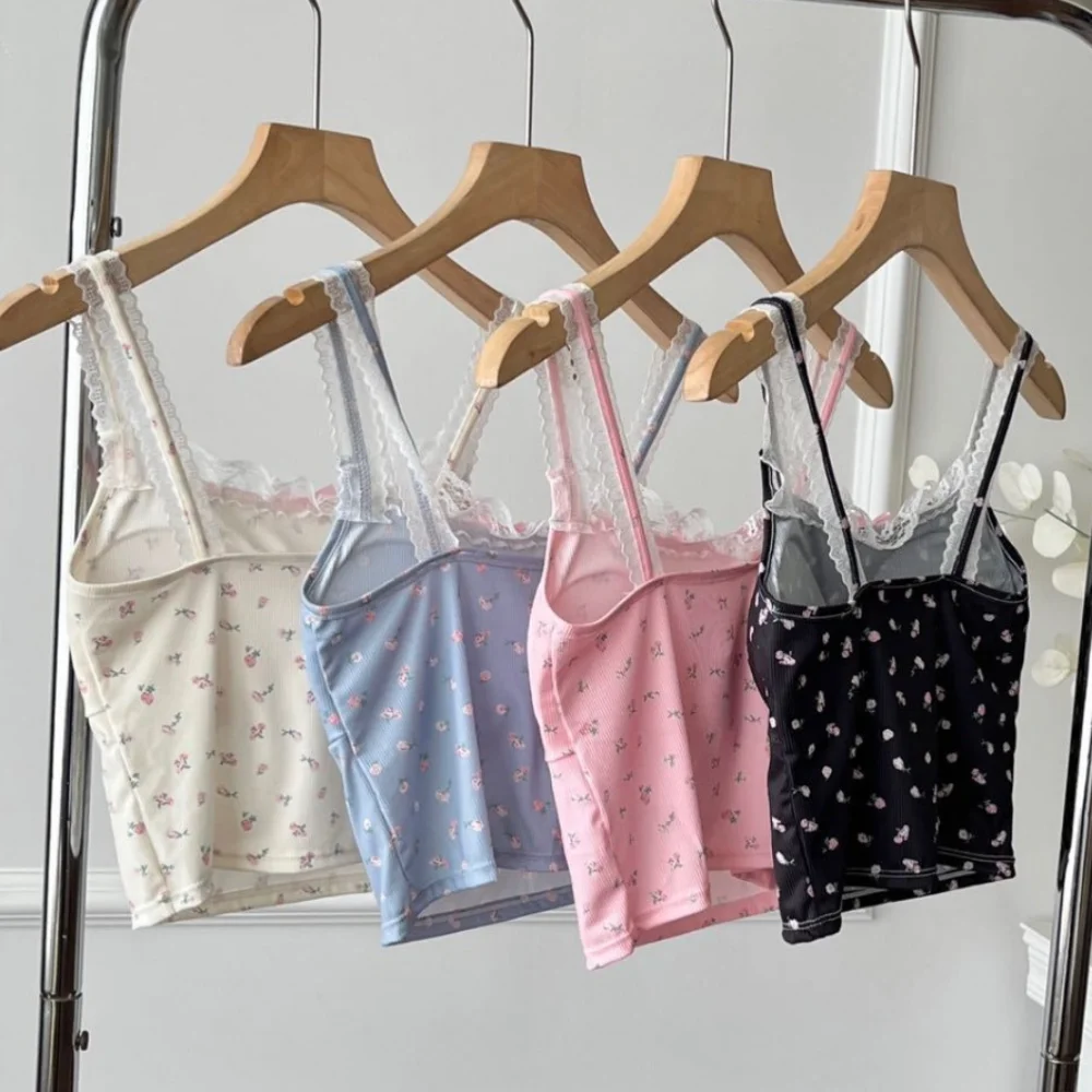 Укороченный топ из мягкого ледяного шелка с цветочным принтом и подушечками