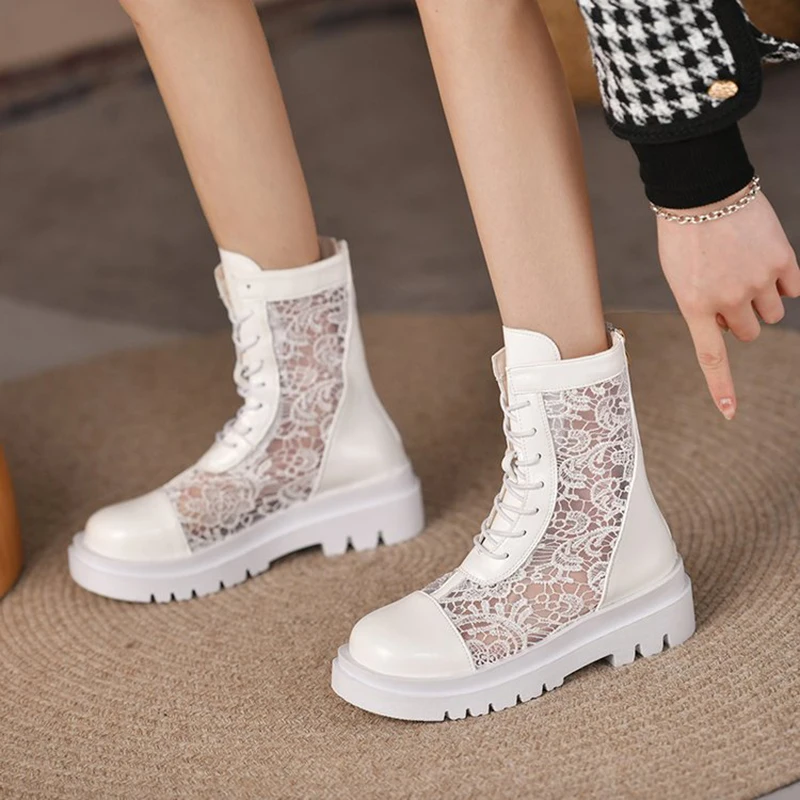 

2022 Новая женская обувь на плоской подошве Весной и летом Новые модные универсальные сетчатые сапоги с полыми трубками и кружевными сандали...