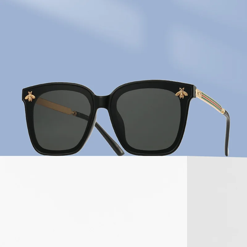 

New Decorative Small Bee Sunglasses Women's Decorative Gold Frame Oval Sun Glasses Outdoor Driving Eyewear UV400 Gafas De Sol