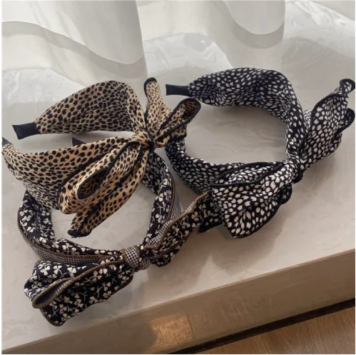 

Женская повязка на голову в стиле ретро