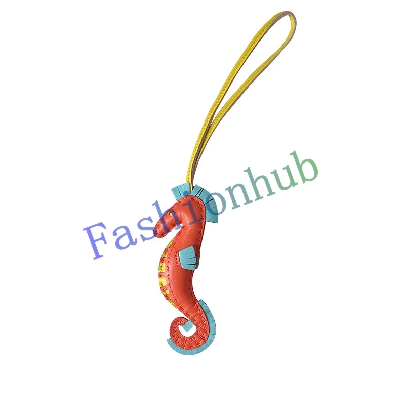 Красивое кожаное украшение в виде капли морского конька подвесное стиле