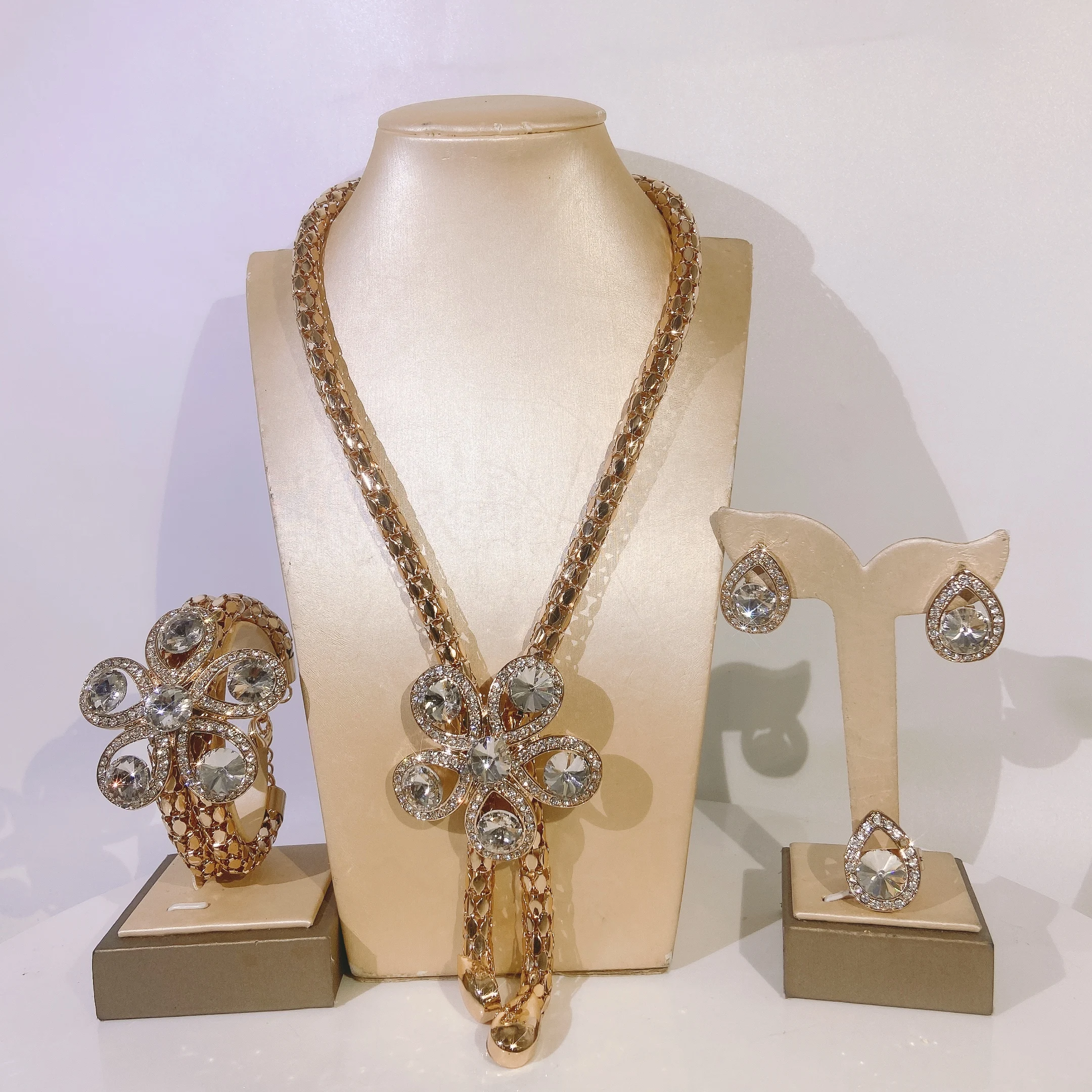 Женский ювелирный набор колье серьги браслет кольцо в форме цветка