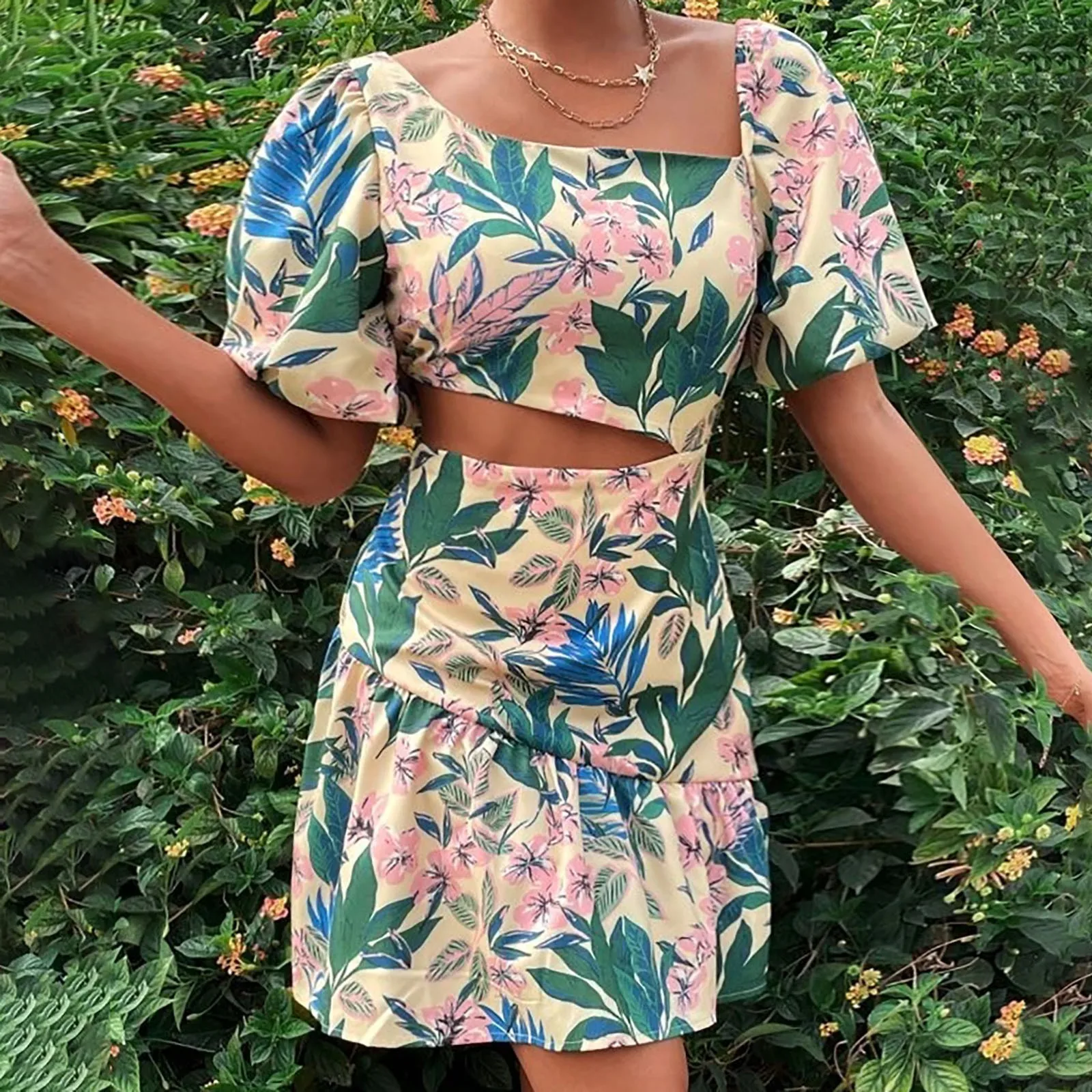 

Летнее цветочное платье с вырезами, женское мини-платье с оборками, квадратным вырезом, открытой спиной и пышными рукавами, богемное платье ...