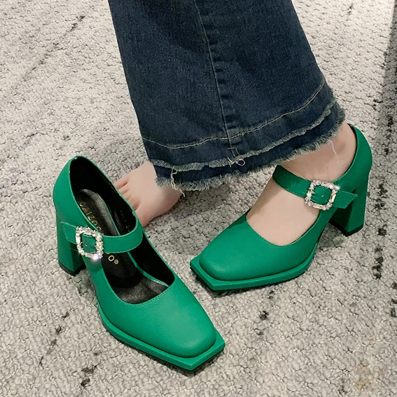 

Туфли-лодочки женские из искусственной кожи, высокий каблук, квадратный носок, ремешок на щиколотке, Хрустальная Пряжка, зеленые, Мэри Джейн