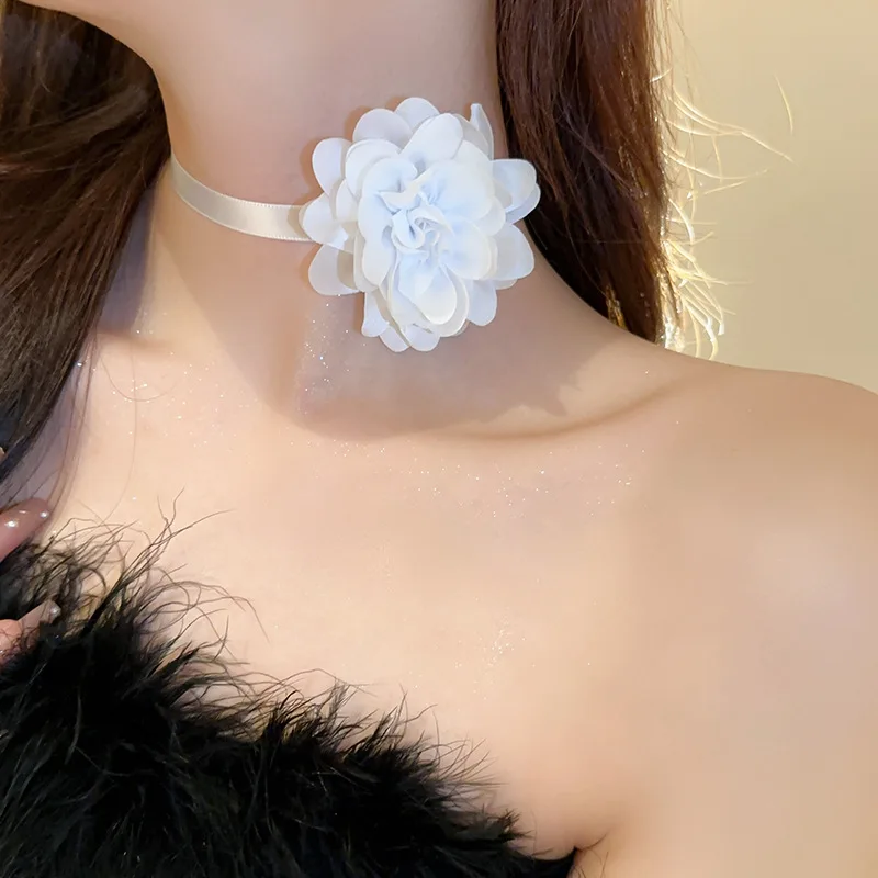 

Exaggerated Flower Neck Chain Romantic Yarn Necklaces Vintage Jewellery for Women Exquisite Chains Korean Fashion Accessories