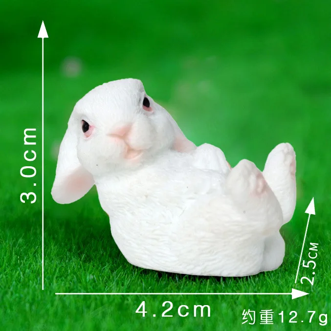 

Миниатюрная статуэтка кролика из полимера White Hare