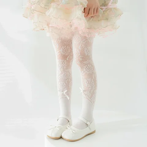 Қыздар есектің ішінде жалаңаш