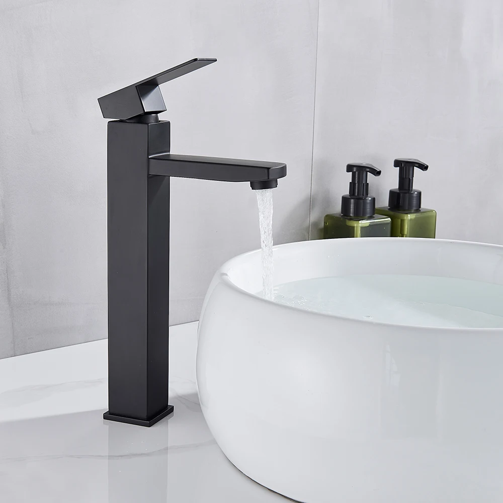 Черный золотой смеситель для ванной комнаты с одной ручкой для раковины.