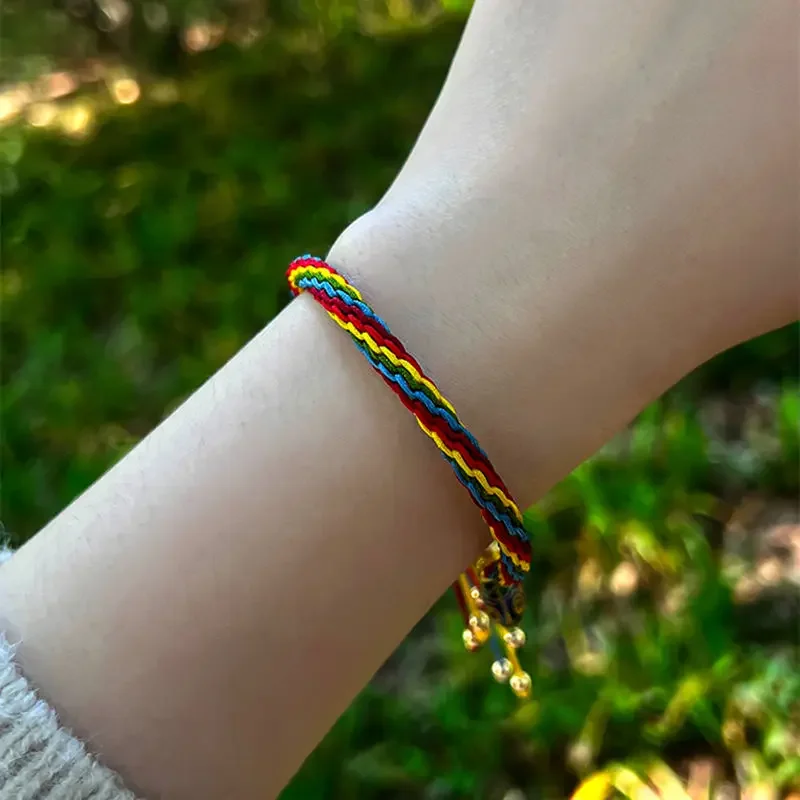 Женский браслет из красной веревки с золотым зверем подразумевает удачу новый