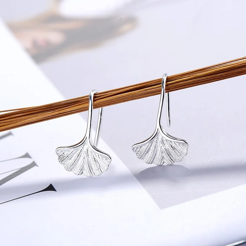 Корейские оригинальные дизайнерские серьги в виде листьев гинкго для женщин