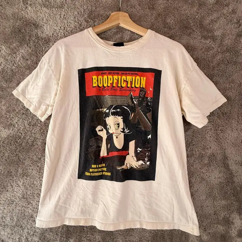 Фото Футболка с графическим принтом Betty Boop Boopfiction Pulp Fiction Parody S Pull & Bear №1