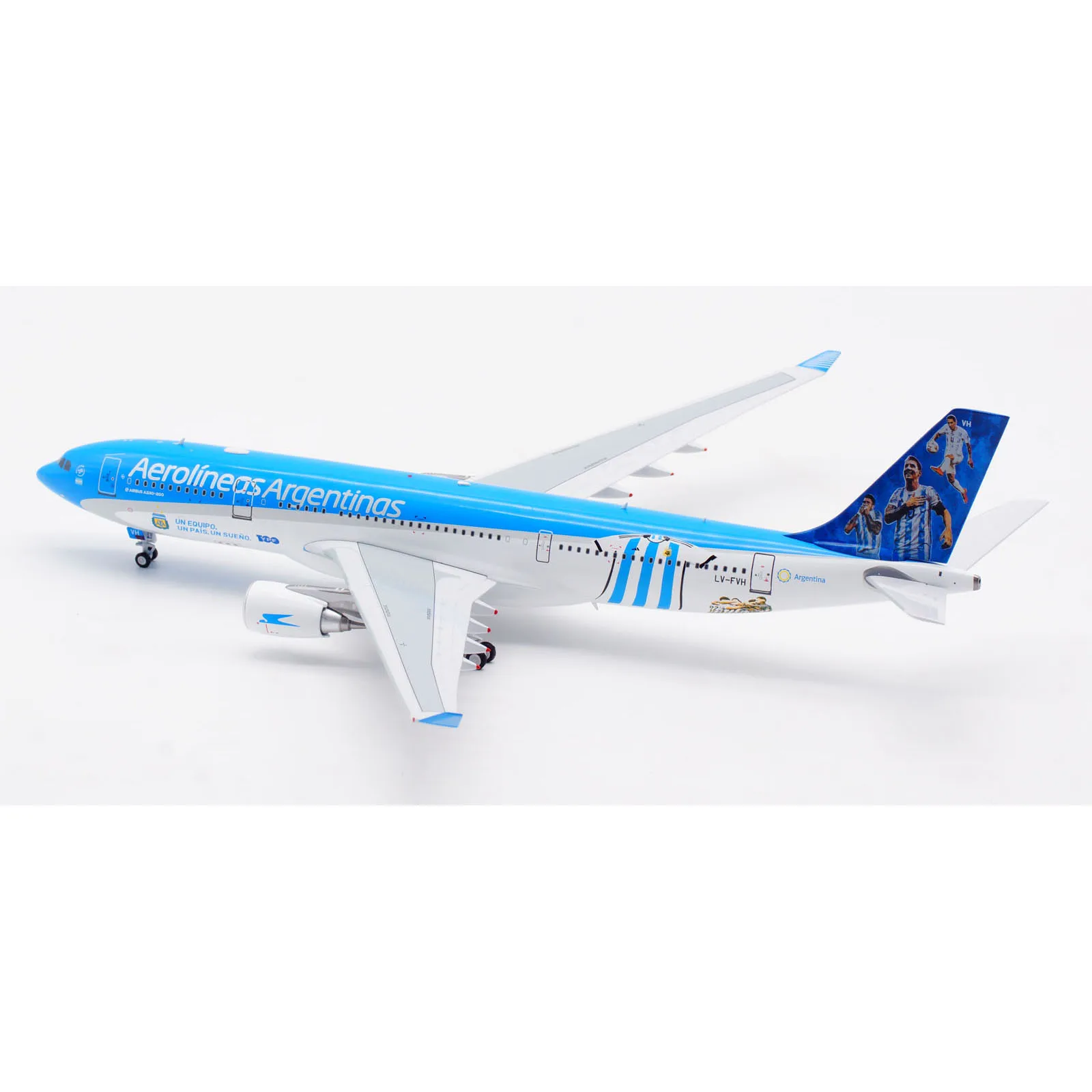 B-332-AR-WC Alloy Collectible Plane Gift B-Models 1:200 Aerolíneas Argentinas A330-200 Diecast Aircraft Jet Model LV-FVH images - 6