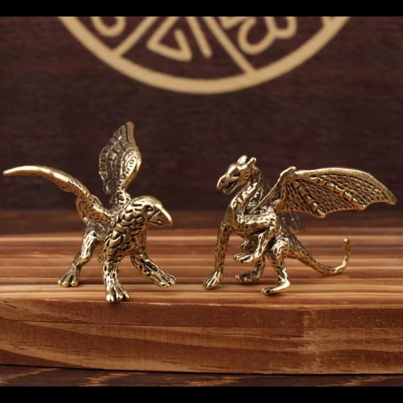 Фото Винтажная латунная металлическая фигурка Warcraft Magic Dragon, креативный динозавр, летающий дракон, украшение для стола, аксессуары, офисные миниатюры №3