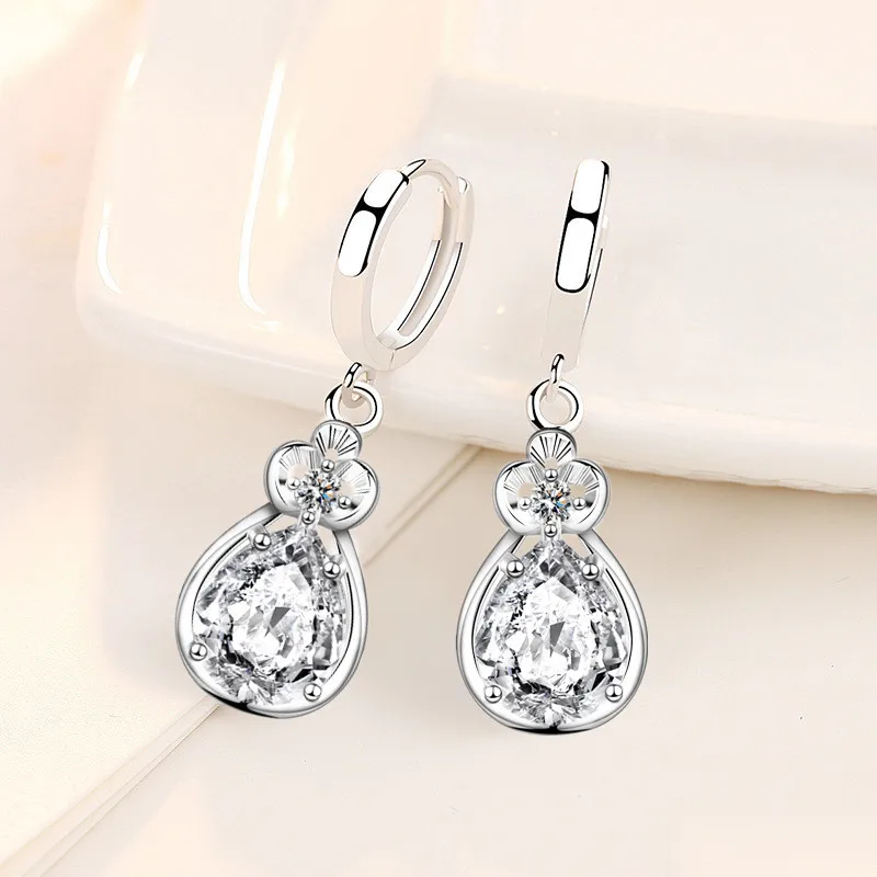 

Женские серьги из серебра 925 пробы, с фианитом