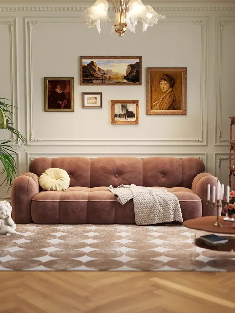 Диван в стиле ретро для гостиной маленькой квартиры карамельный коричневый