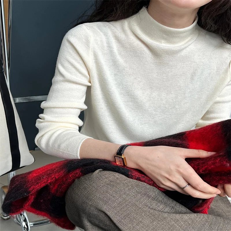 Пуловер женский трикотажный с воротником-стойкой на осень/зиму C53