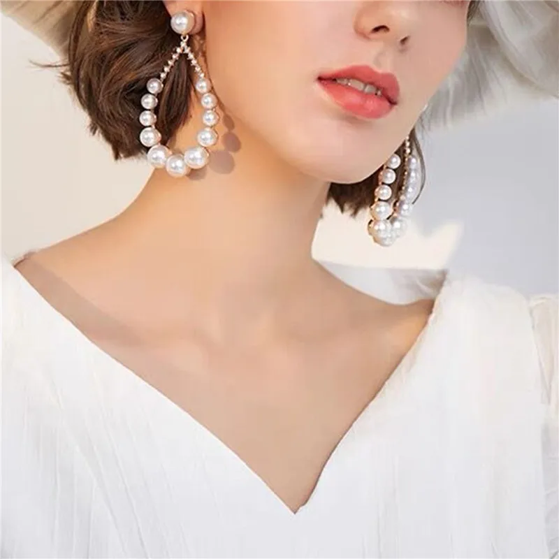 Серьги-кольца женские с белыми жемчужинами большие круглые ювелирные украшения