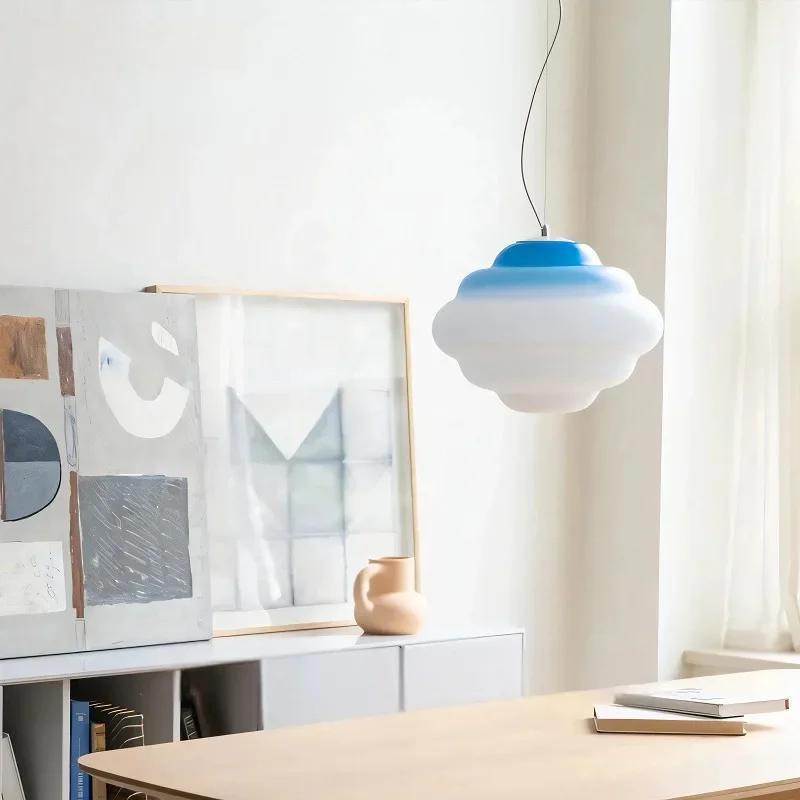 Подвесной светильник в скандинавском кремовом стиле синий стеклянный блеск