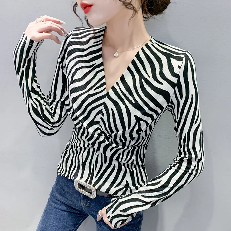 

Новинка Весна 2022, модная полосатая футболка с V-образным вырезом и длинными рукавами, женская дизайнерская трендовая рубашка в иностранном ...