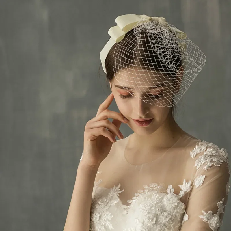 Белая Фата на голову для невесты сетчатая фата с кристаллами и бантом лицо