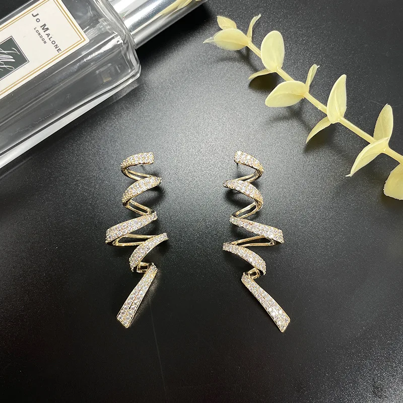 

Bilincolor Spiral Geometric Line Three-dimensional Ribbon Earrings for Women