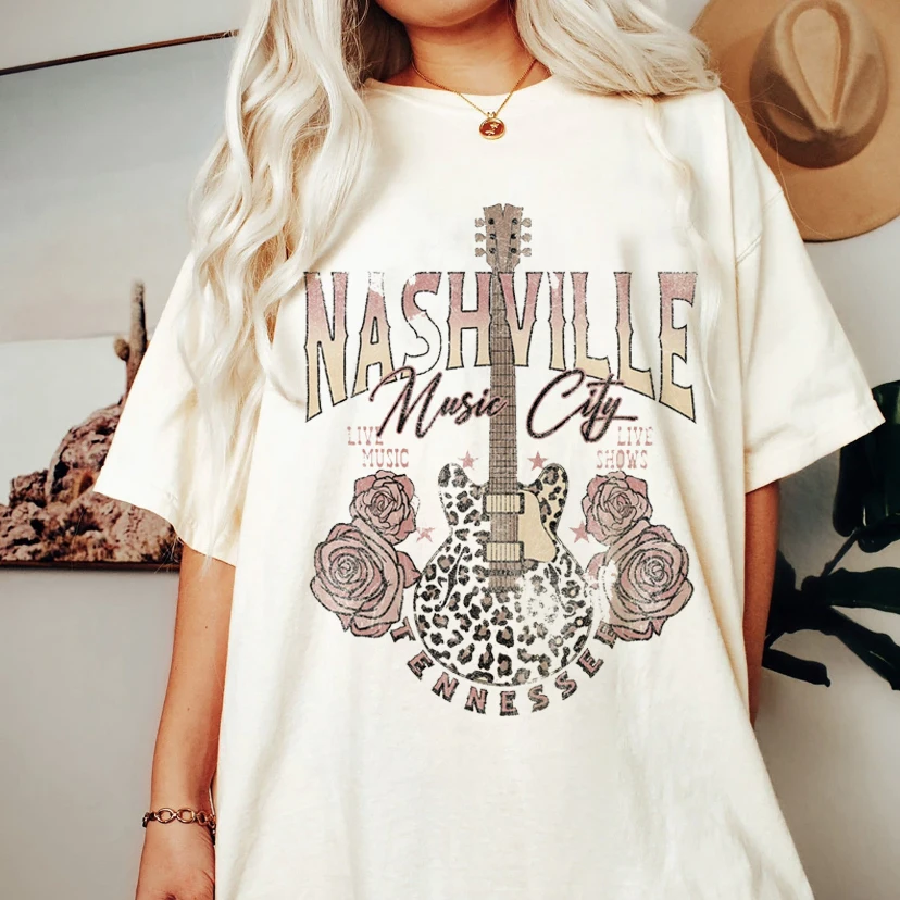 

Простая Женская рождественская футболка в стиле 90-х с мультяшными рождественскими буквами, модная повседневная футболка, женская футболка ...