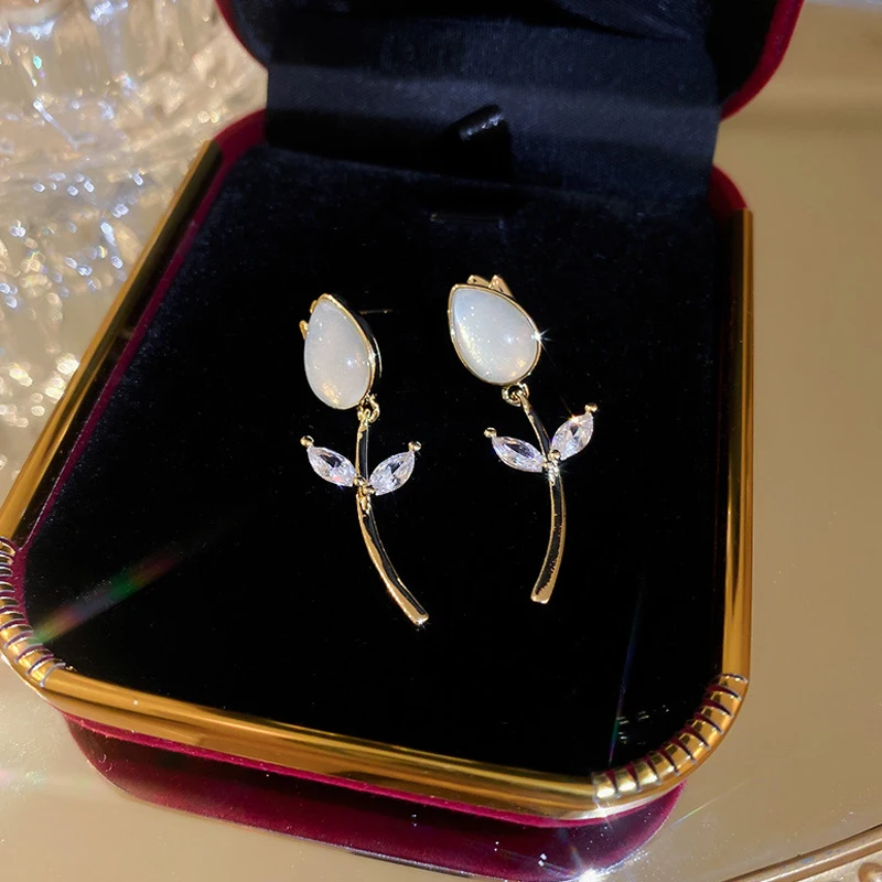 

Vintage Temperament Opal Tulip Earring for Women 14K Real Gold Micro Inlaid Zircon Stud Earrings Wedding Jewelry Pendant Gift