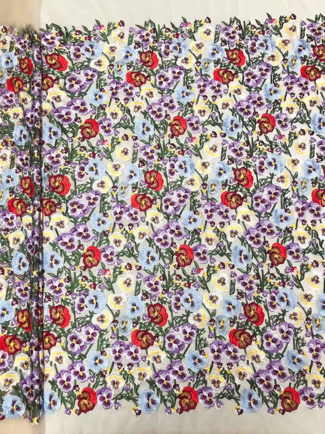 Высококачественное многоцветное кружево с плоской вышивкой французское