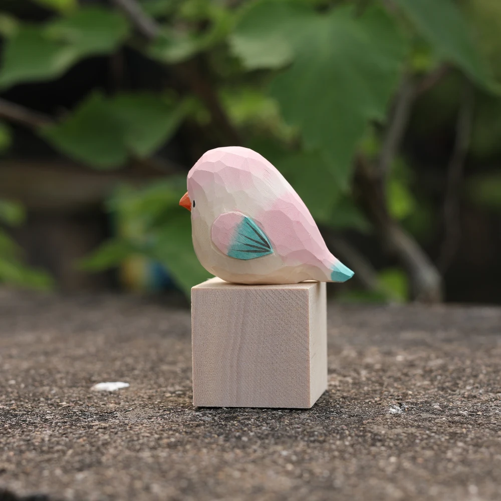 

Статуя воробья из дерева