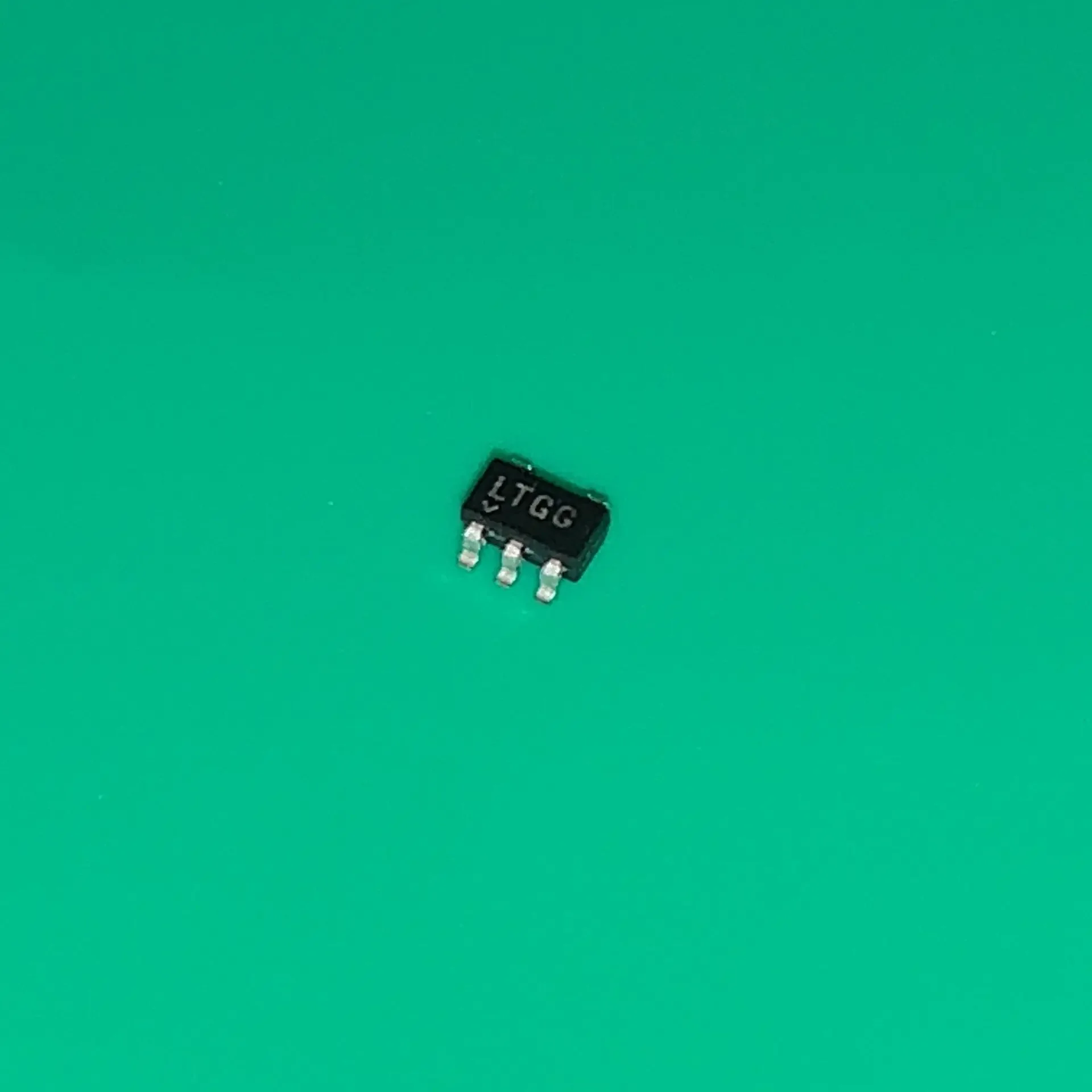 3 шт./лот LT1761IS5-5 LTGG SOT23 LT1761 IS5-5 IC REG LINEAR 5V 100MA TSOT23-5 # PBF TRPBF LT1761IS 5-5 LT