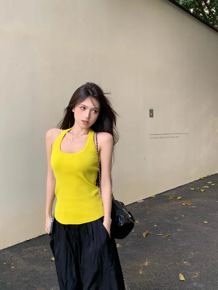 Женский трикотажный топ с открытыми плечами без рукавов