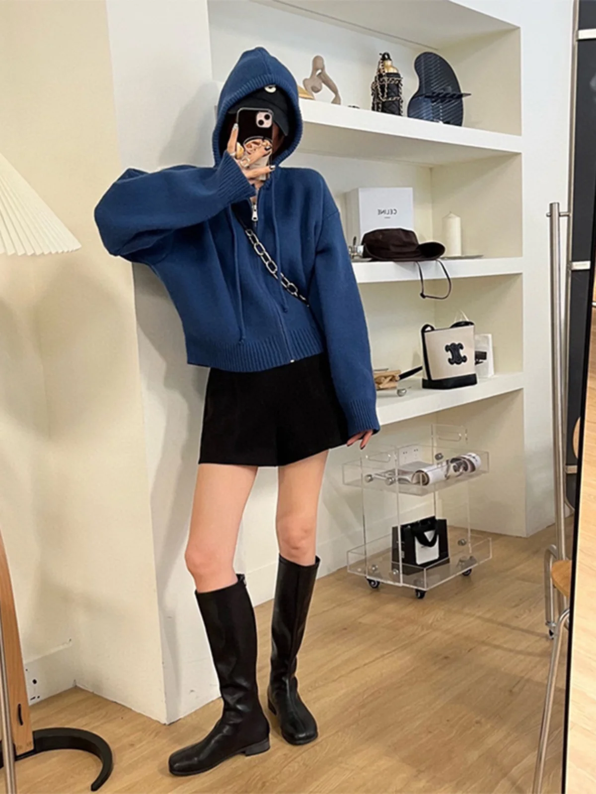 Женский укороченный кардиган с капюшоном